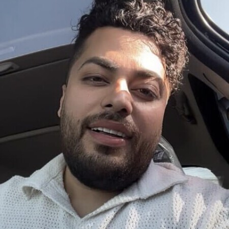 دانلود آهنگ امید عقابی گوشه ی قلبم تو خونه داری بگو محاله تنهام بزاری